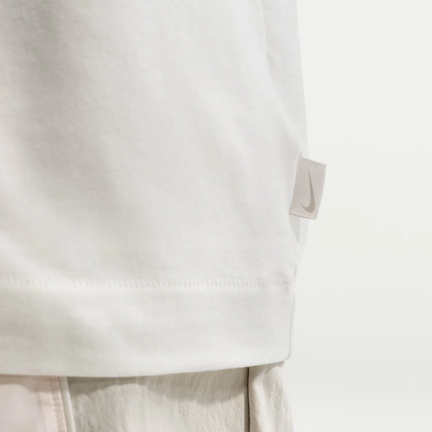 Женская футболка с опущенным плечом Drop Shoulder Sleeve Nike, Sail White — фото 4