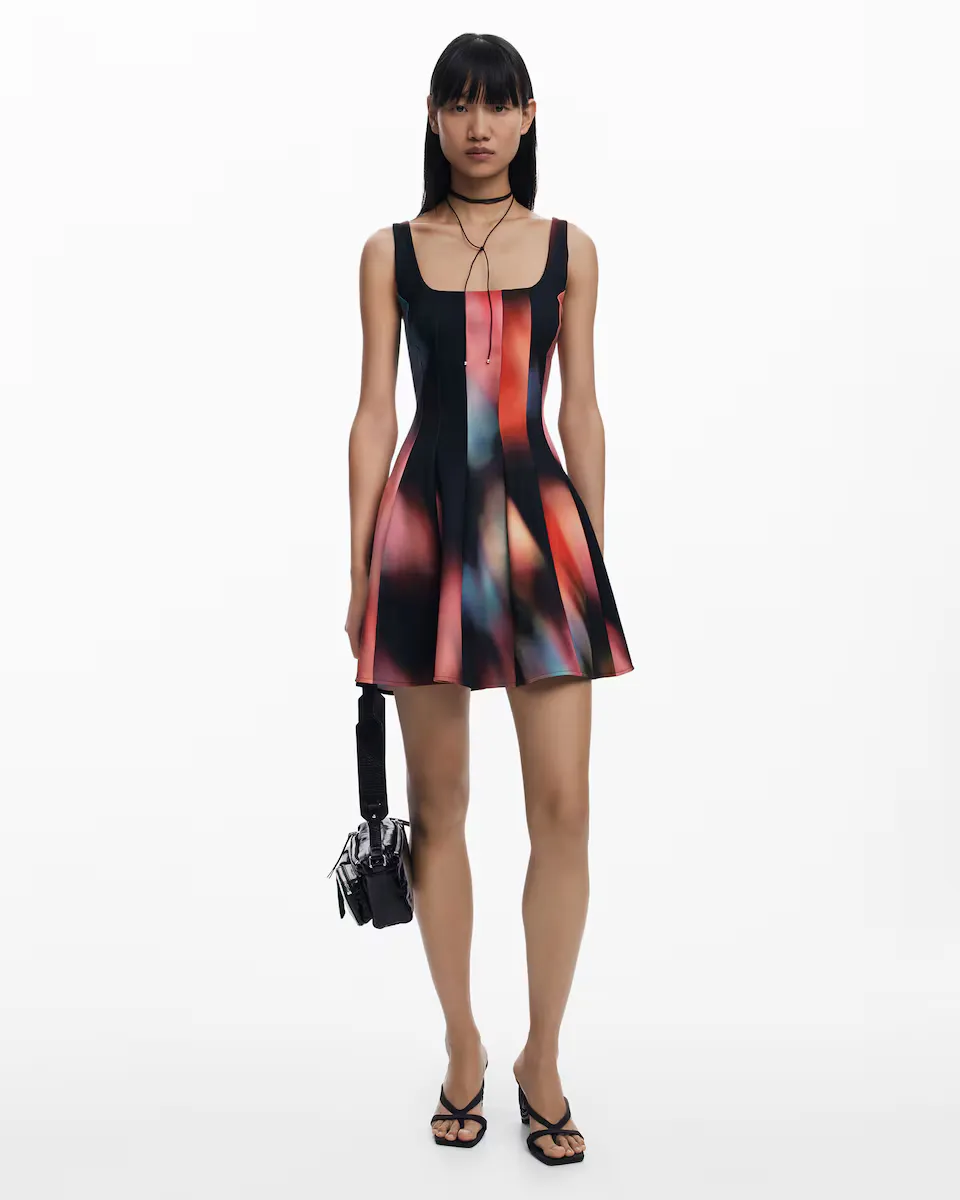 

Короткое платье с панелями Desigual, черный