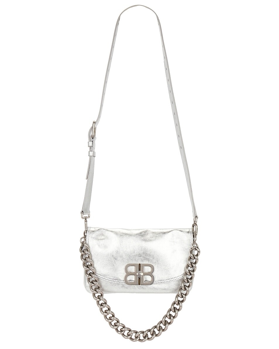 

Маленькая сумка BB с мягким клапаном Balenciaga, серебряный