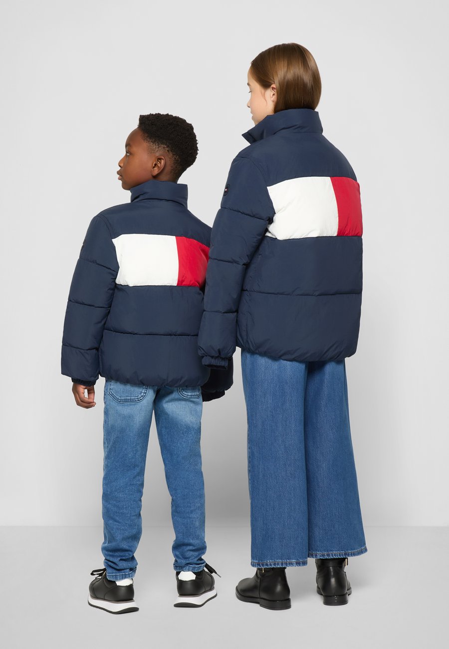 Зимняя куртка Tommy Hilfiger FLAG PUFFER JACKET UNISEX, Dark Night Navy/Dark Blue — фото 3