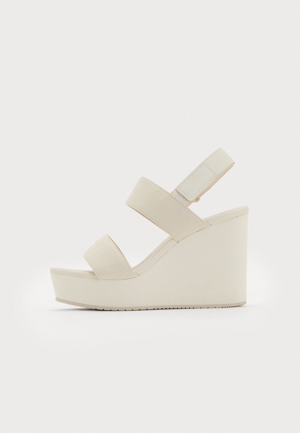 Босоножки на танкетке WEDGE Calvin Klein Jeans, слоновая кость