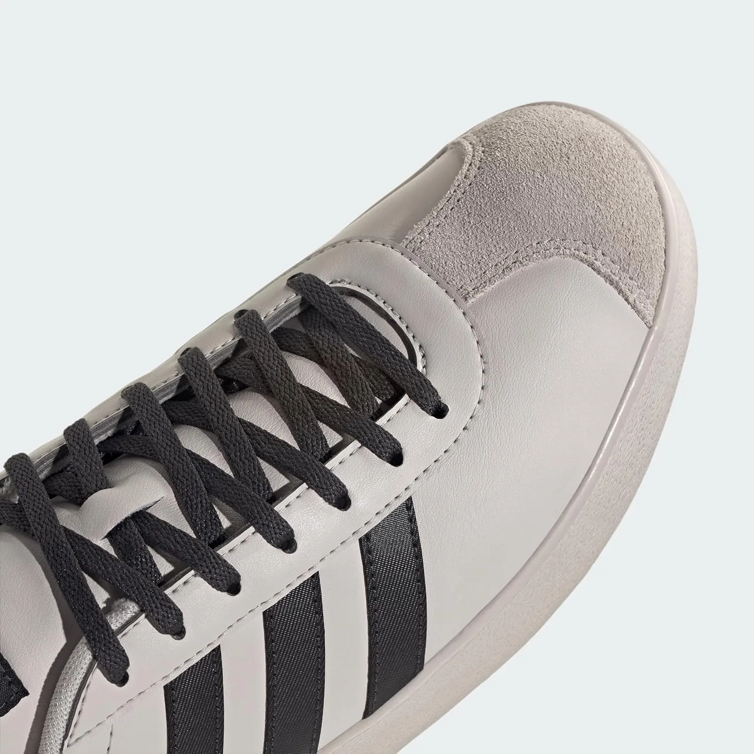 Кроссовки Adidas VL Court Audi F1 Team, черный/красный/жемчужный — фото 4
