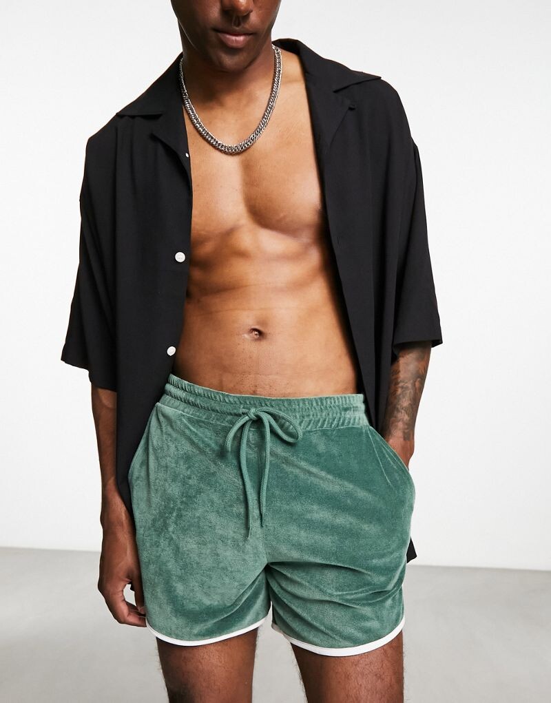 

Зеленые спортивные мягкие махровые шорты ASOS