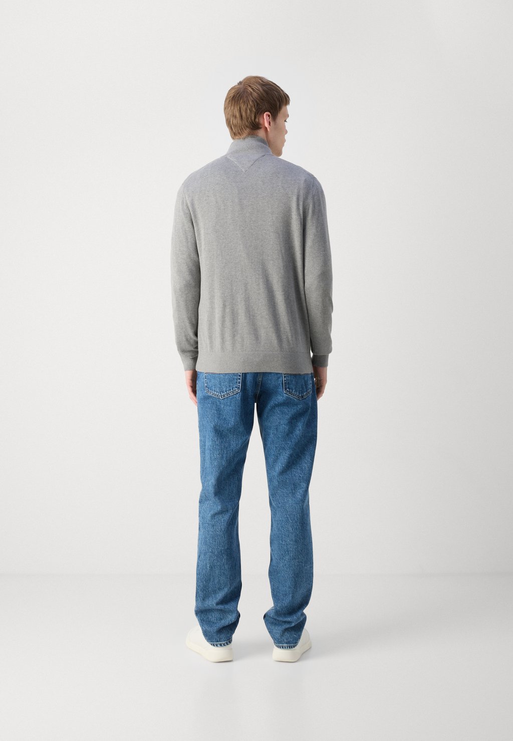 

Джемпер ESSENTIAL ZIP MOCK Tommy Hilfiger, серый