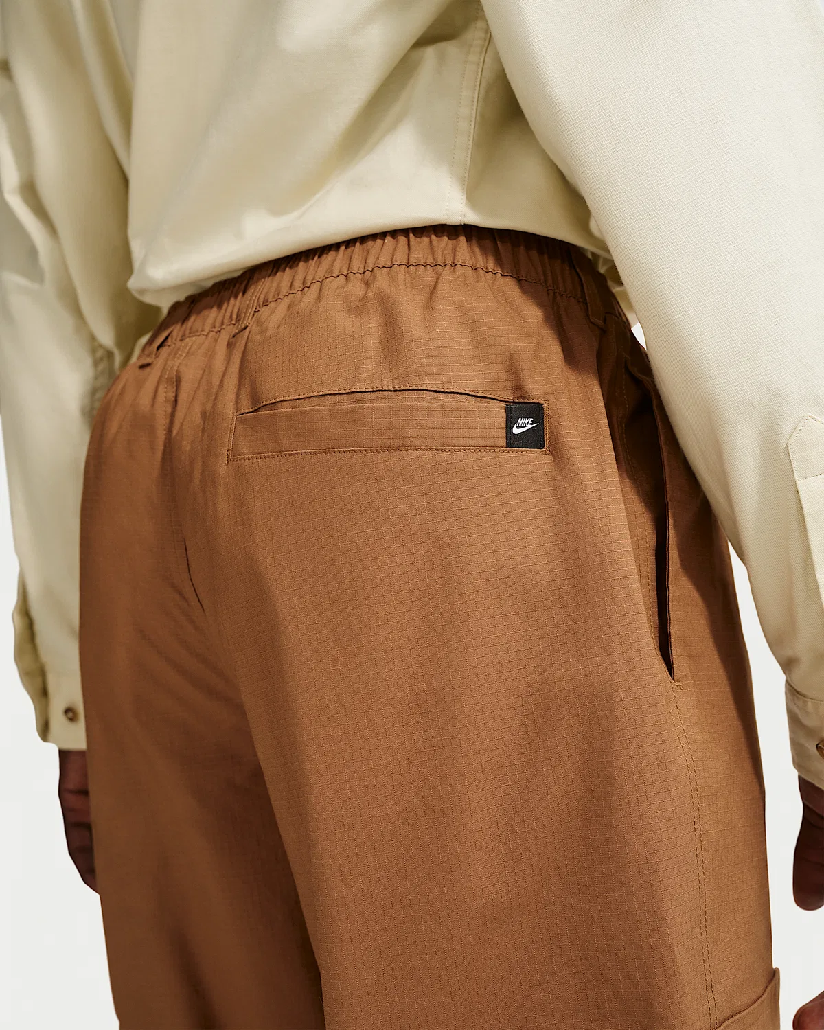 Мужские тканевые карго-штаны Nike Sportswear Club, Ale Brown/White — фото 3