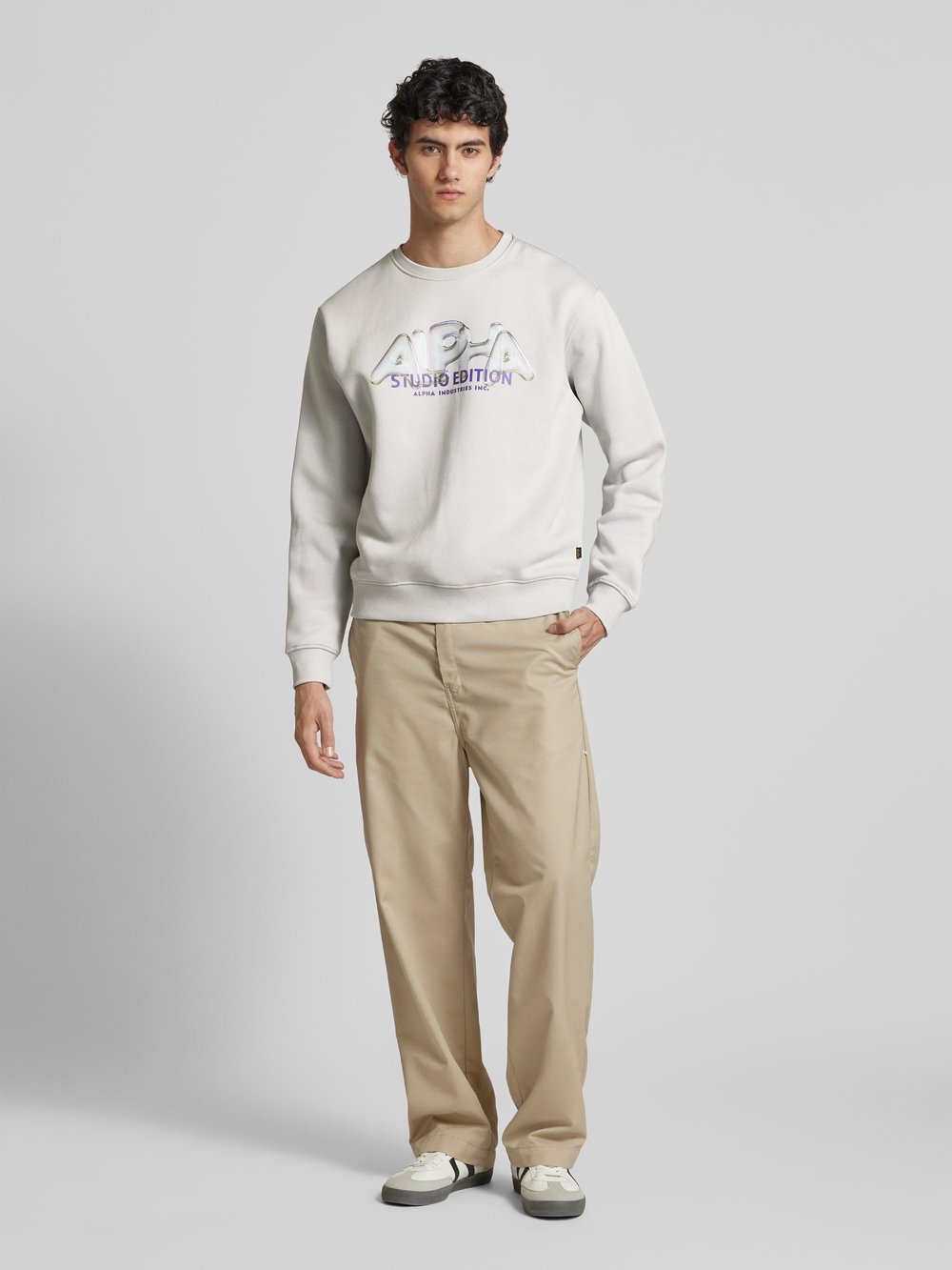 

Толстовка с круглым вырезом Alpha Industries, светло-серый