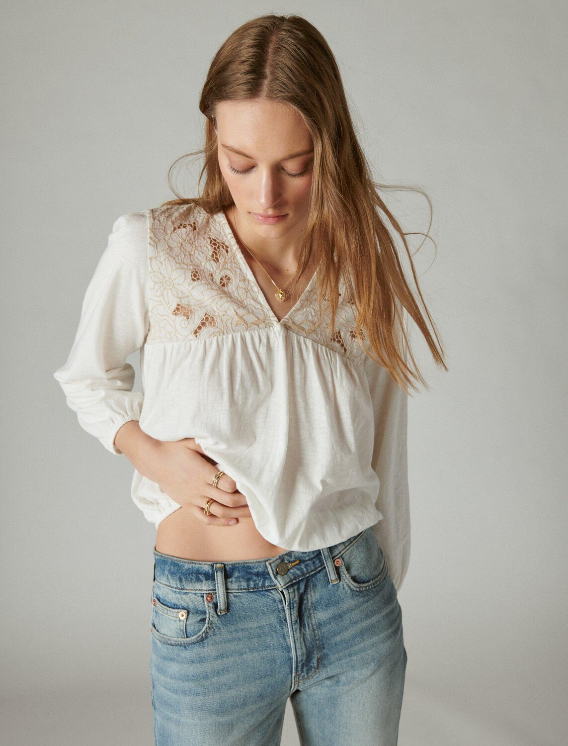 

Женский вязаный топ с цветочным принтом Lucky Brand, белый