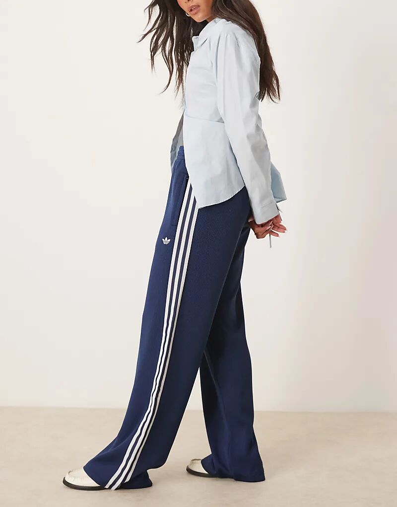 

Трикотажные спортивные брюки adidas Originals Firebird темно-синего цвета
