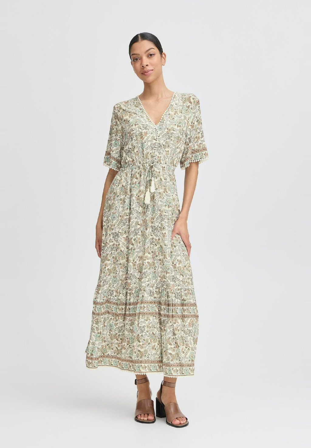

Повседневное платье BYHALBA - Maxi dress b.young, цвет Marshmallow Paisley