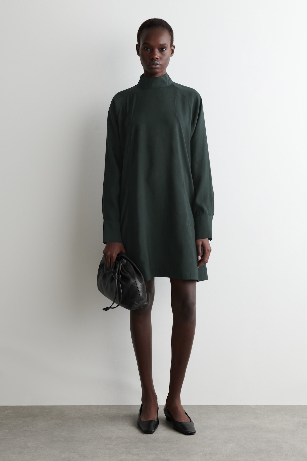 

Мини-платье с рукавами dolman COS, черный
