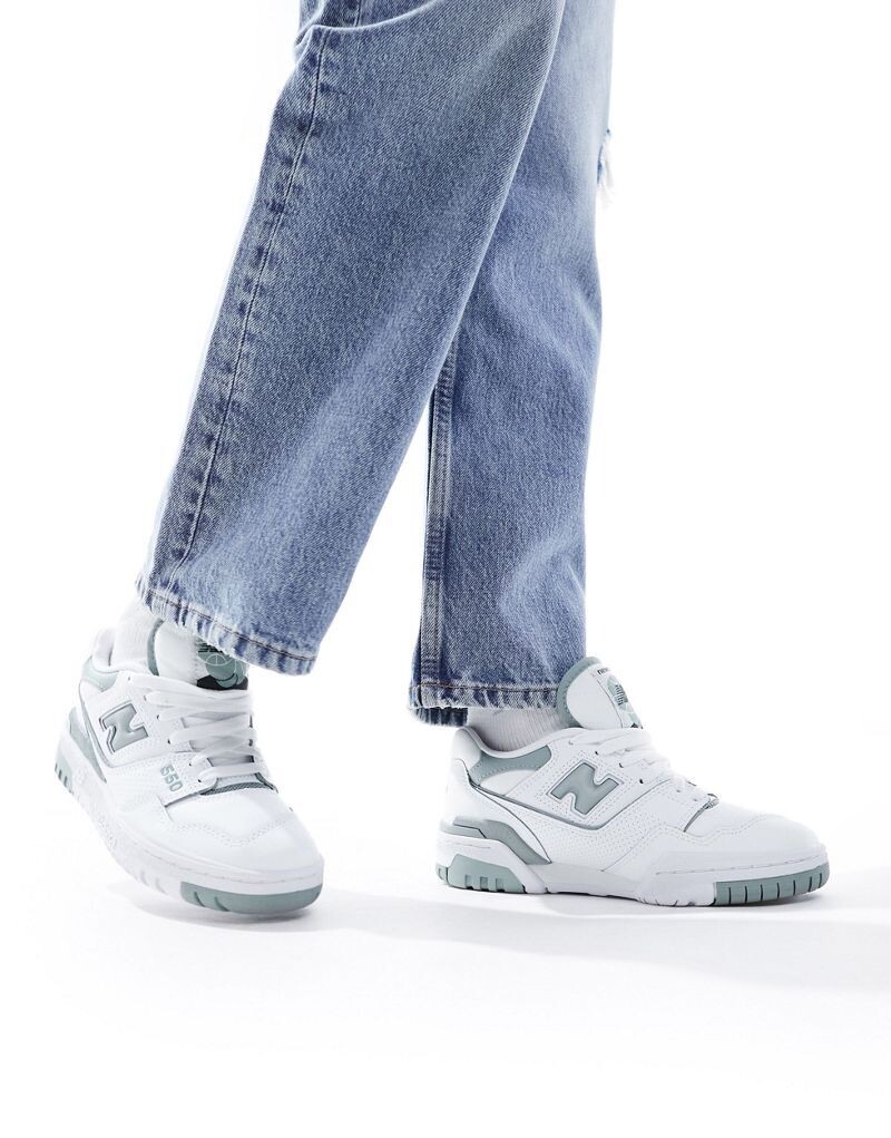 

Бело-шалфейные кроссовки New Balance 550