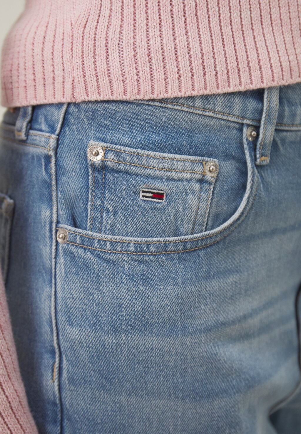 

Прямые джинсы MOM Tommy Hilfiger, светло-голубые джинсы