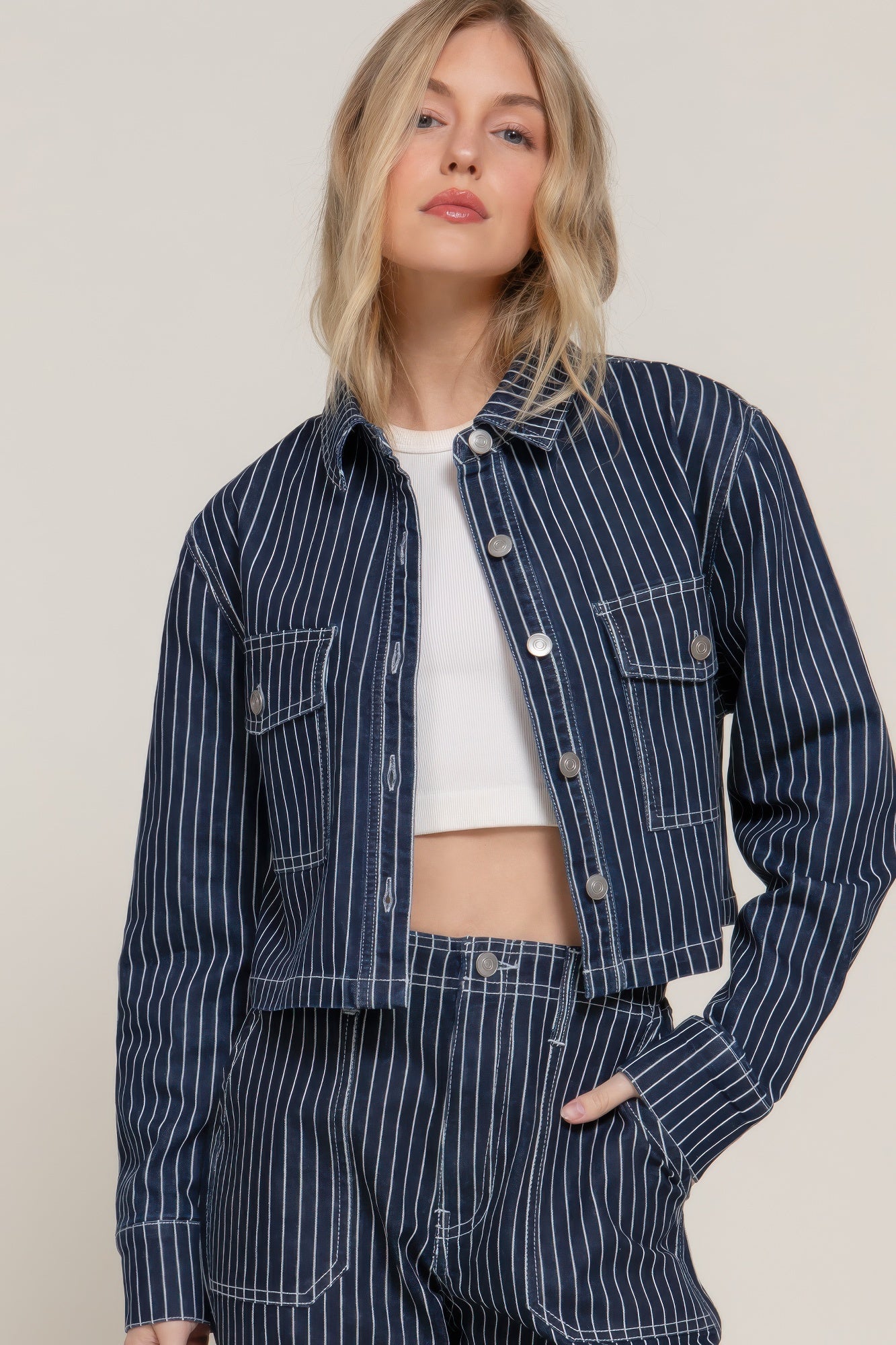 

FASHNZFAB Женская джинсовая короткая куртка в полоску на пуговицах, темно-синий