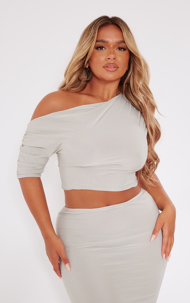 

PrettyLittleThing Удлиненный топ темно-серого цвета с облегающим кроем и рюшами по бокам