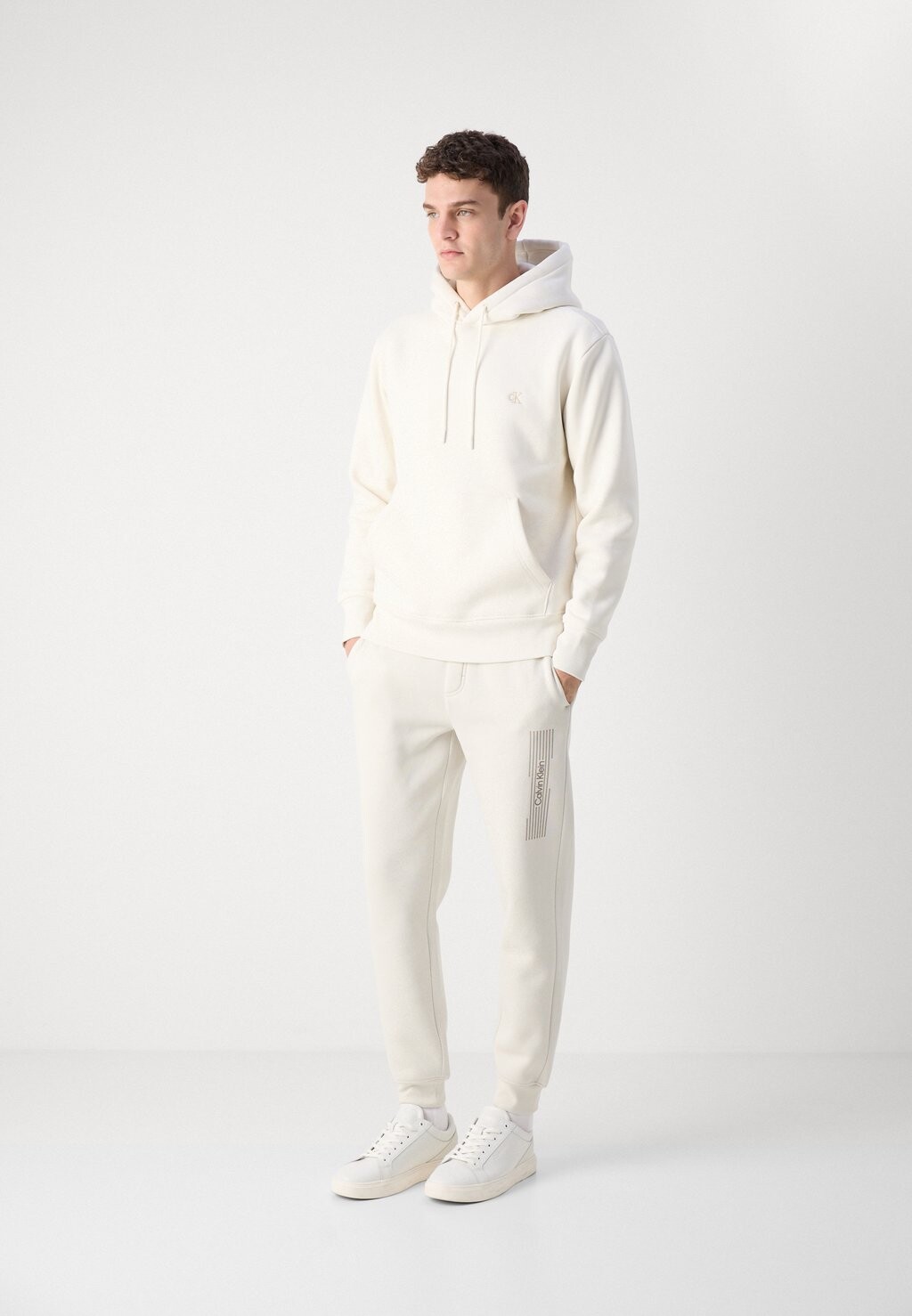

Джемпер с капюшоном HOODIE Calvin Klein, цвет Ivory