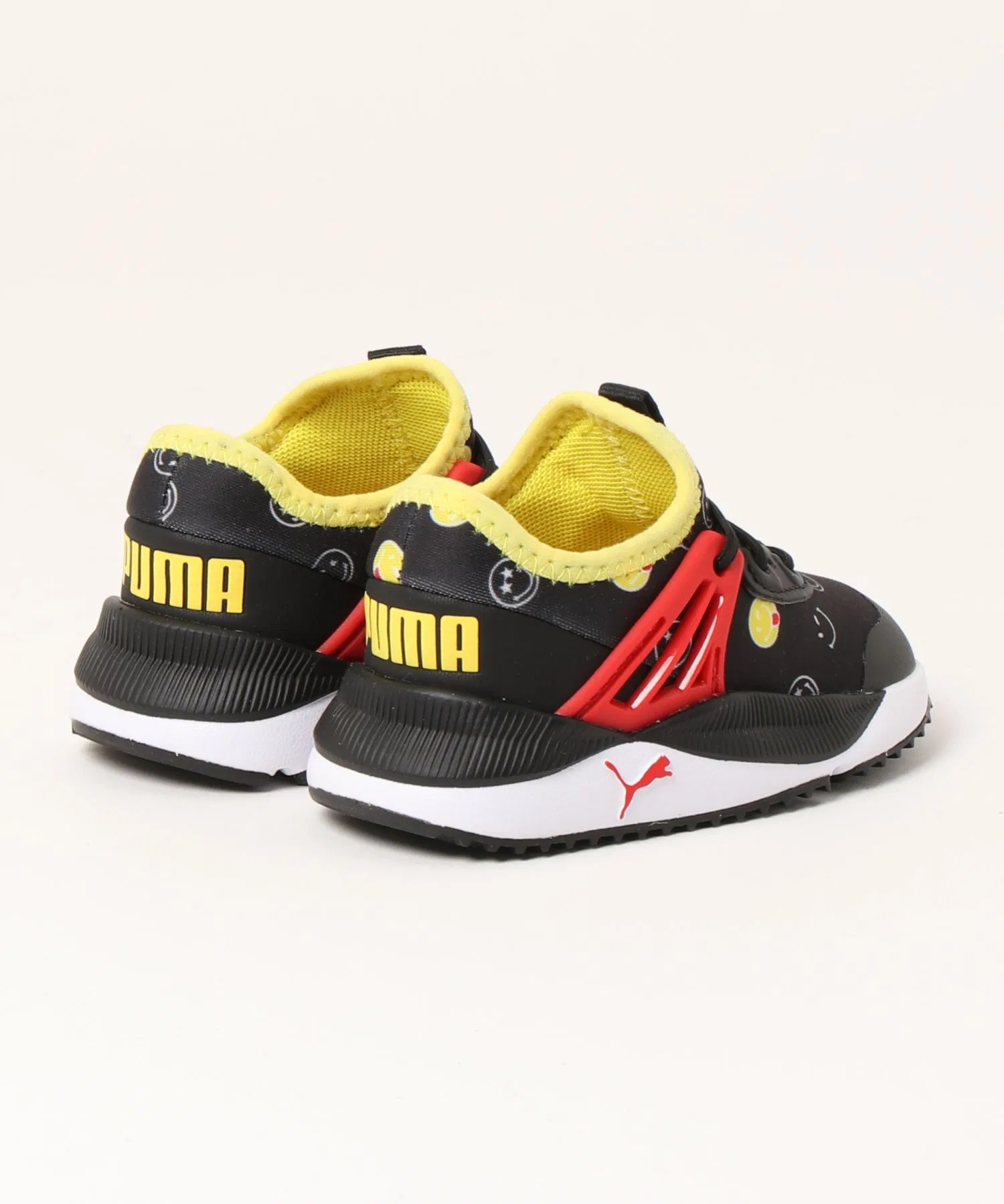 Детские кроссовки PUMA Pacer Future SmileyWorld разноцветные — фото 2
