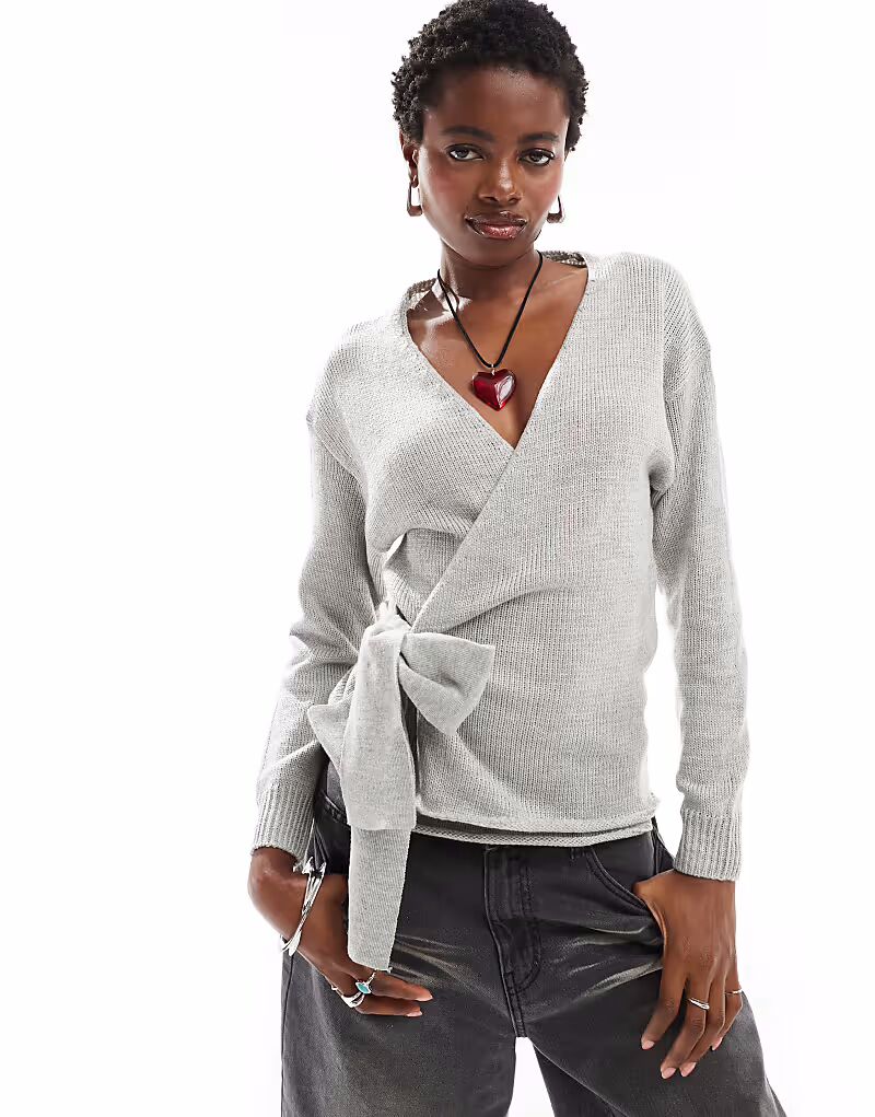 

Гламурный джемпер с запахом спереди из серой меланжевой вязки Glamorous