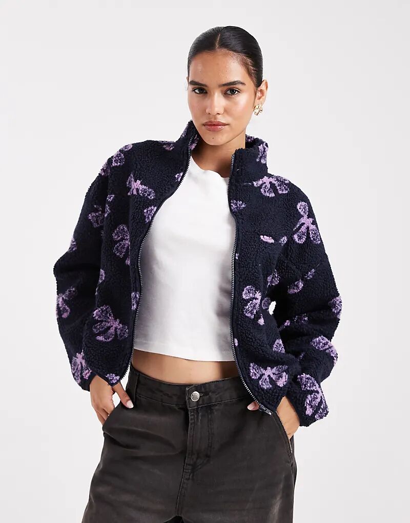 

Флисовая кофта Brave Soul с принтом банта и застежкой-молнией на всю длину, темно-синего и фиолетового цветов