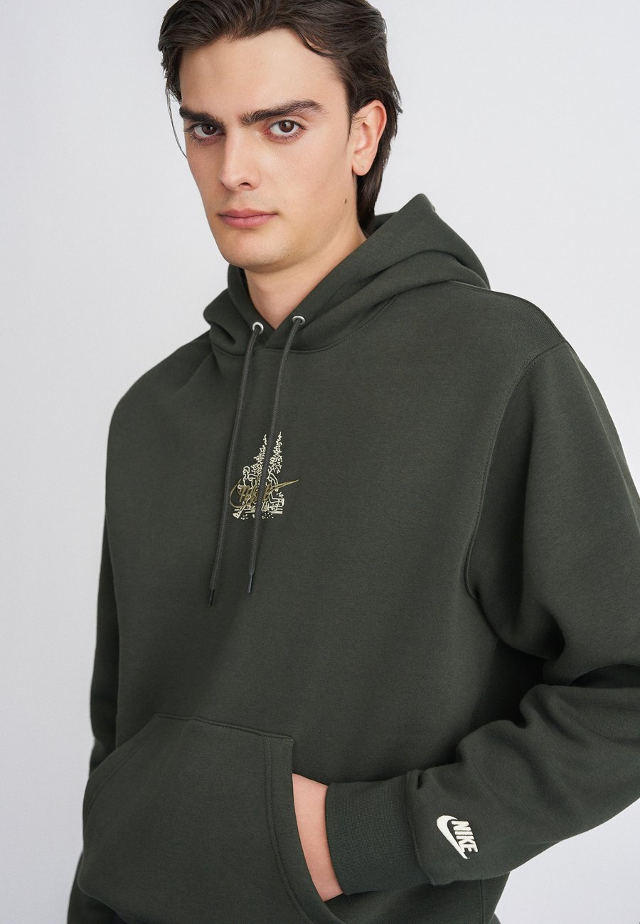 

Толстовка Nike Sportswear CLUB RUN REISSUE, Sequoia/Khaki/Olive