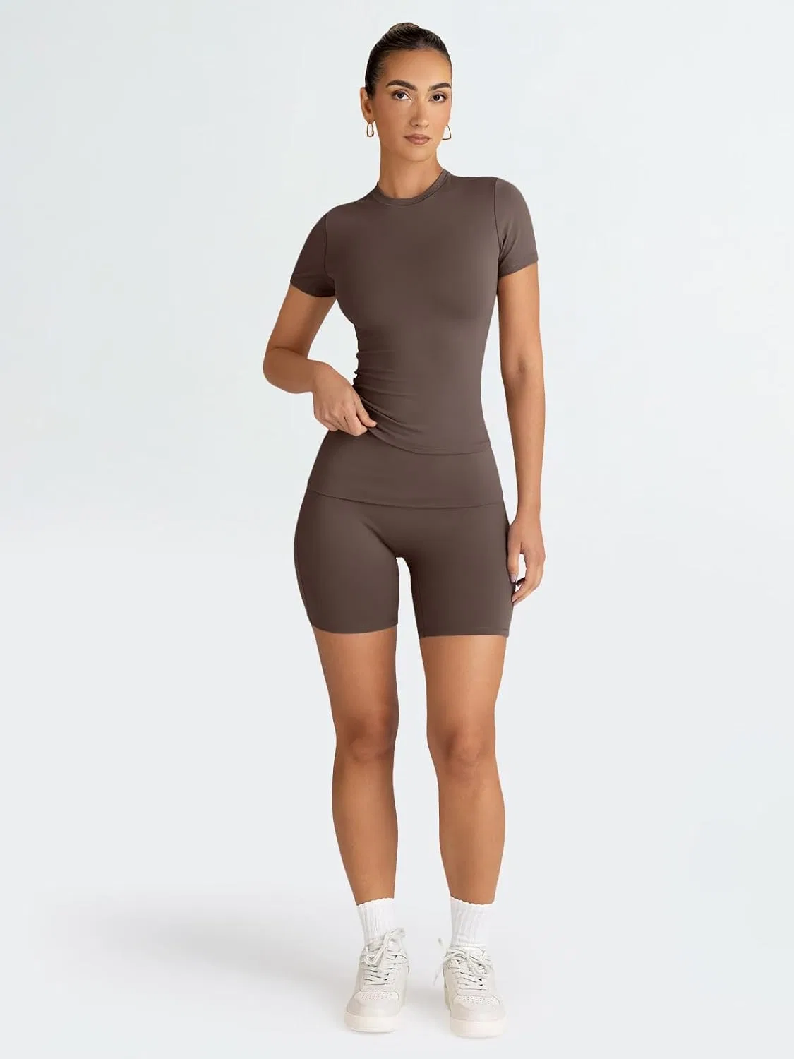 Trendy Queen Модный комплект из двух предметов для летних тренировок, спортивный костюм, шорты, одежда для пилатеса и йоги, одежда для прогулок, весенняя спортивная удобная одежда для активного отдыха, Mochabrown — фото 4