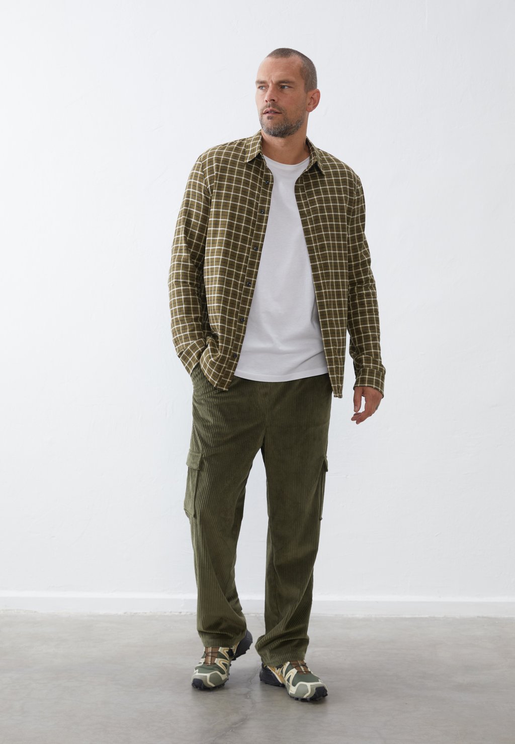 

Брюки карго CORDUROY TROUSERS Pier One, хаки
