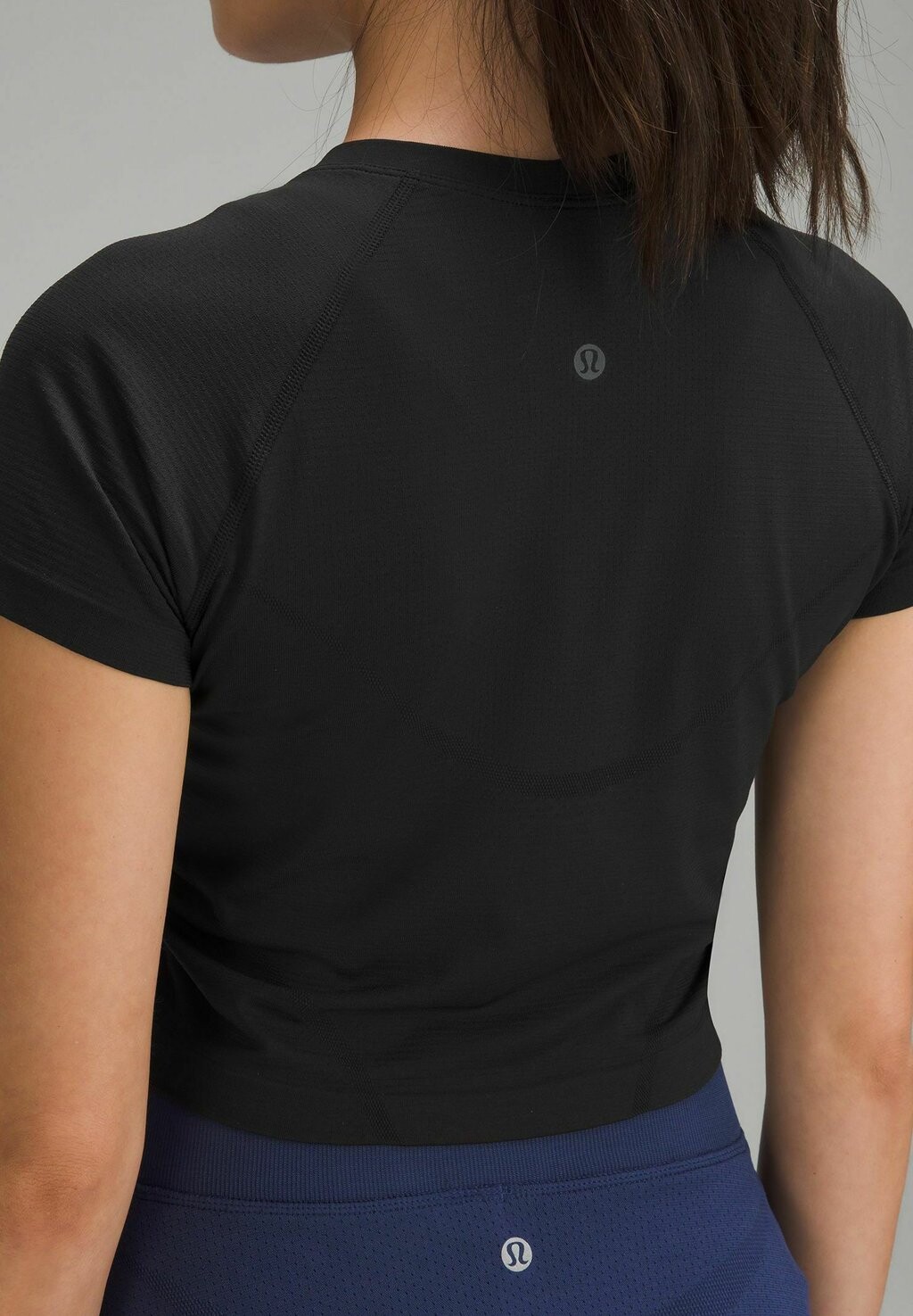 

Базовая футболка SWIFTLY TECH CROPPED lululemon, черный
