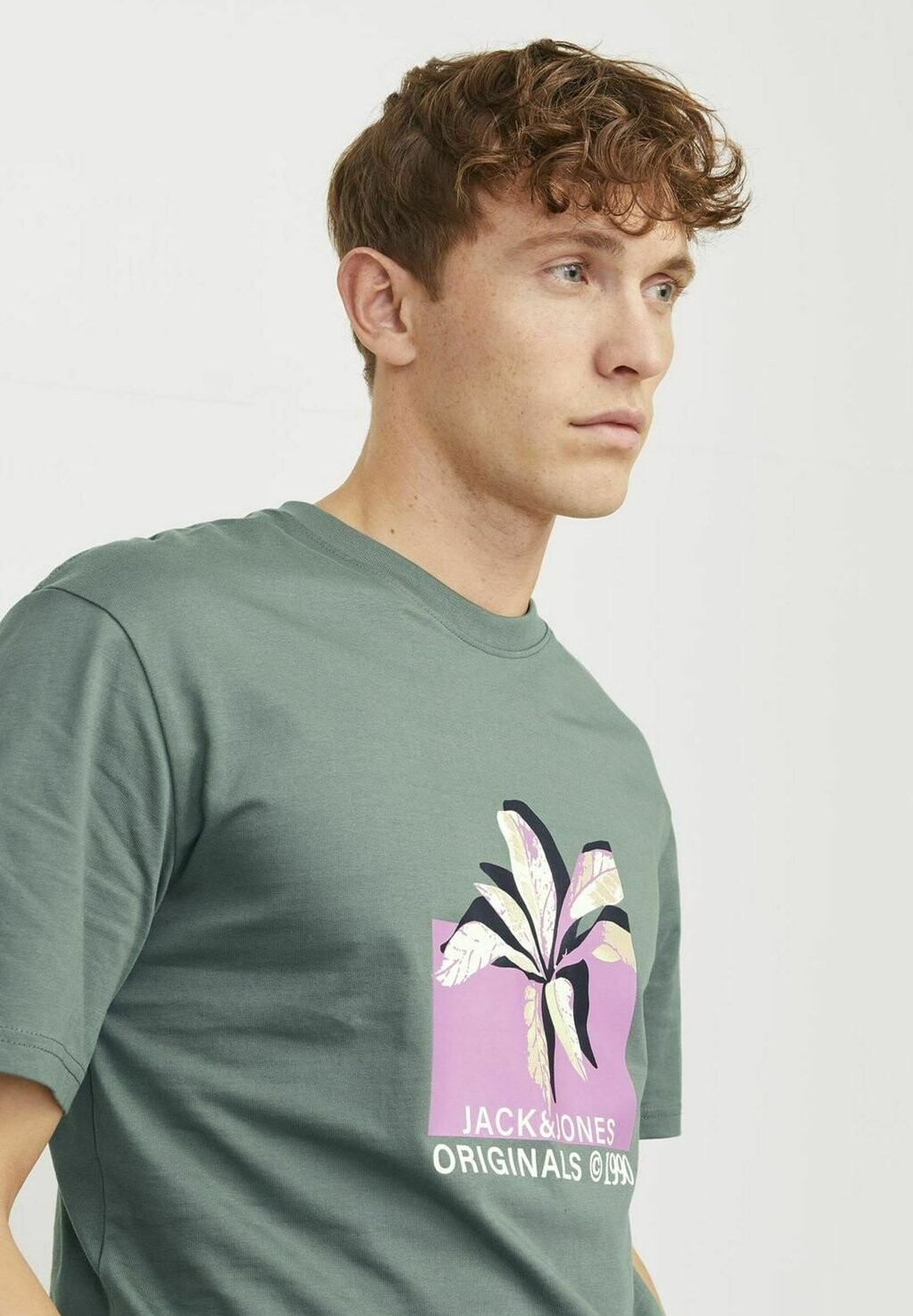 

Футболка с принтом RUNDHALS Jack & Jones, цвет Mottled Green