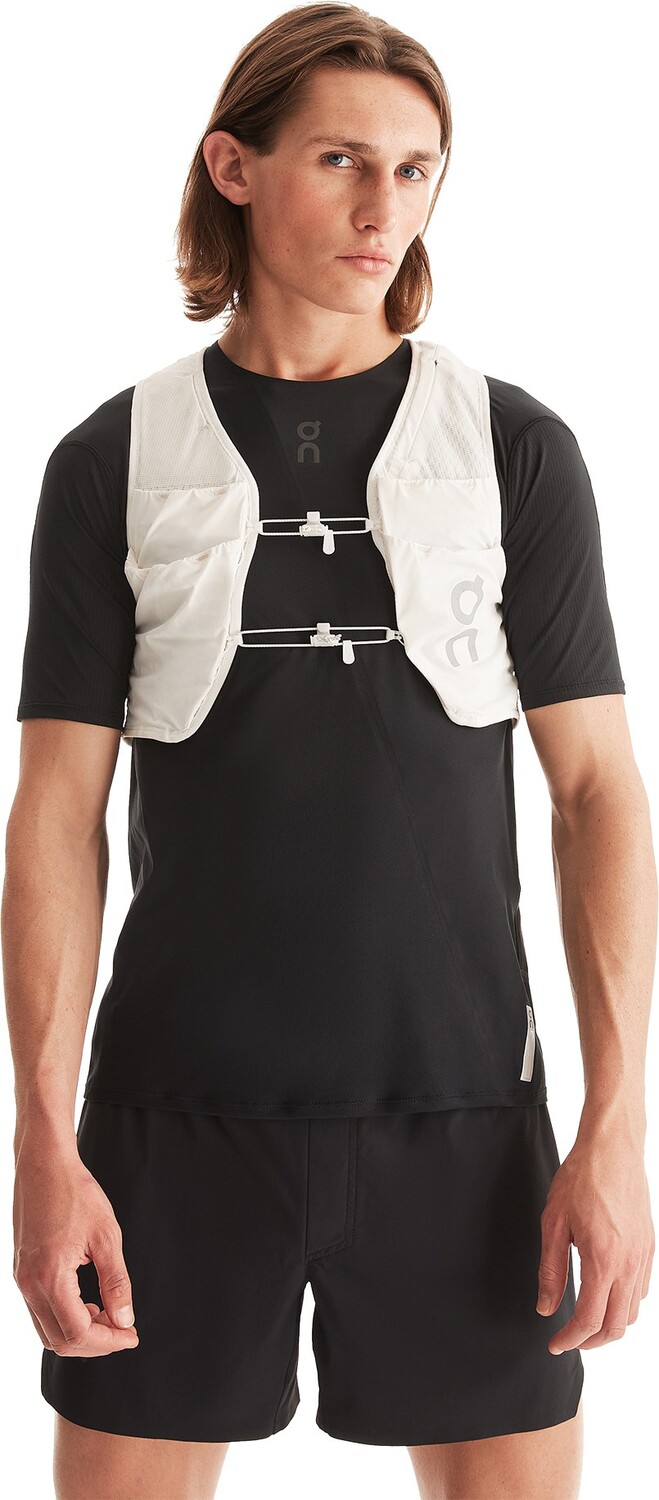 

Жилет для гидратации Ultra Vest 5 л On, белый