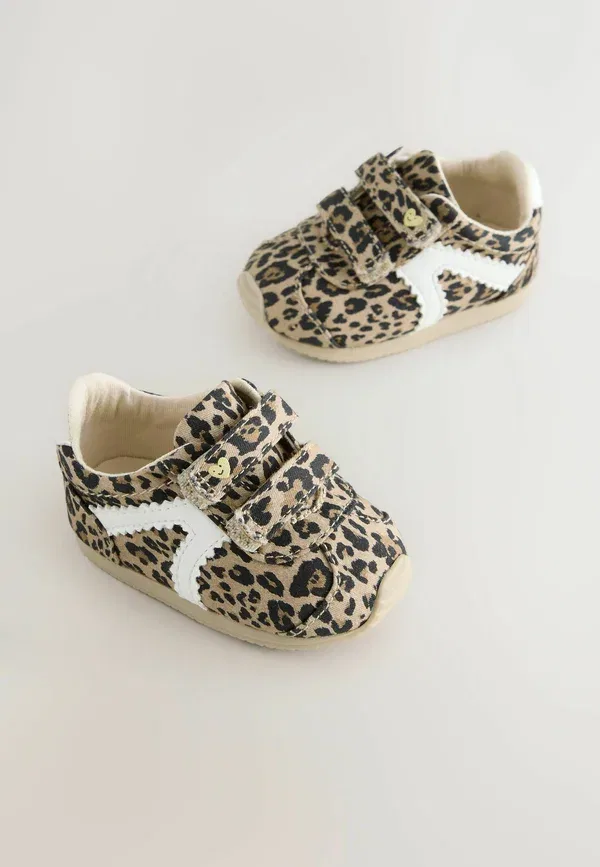 Кроссовки Next, Regular fit baby touch fastening trainers, цвет животный — фото 2