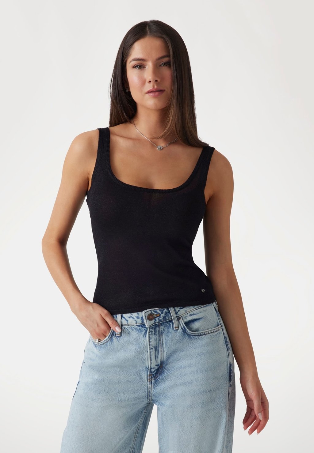 

Топ Guess, черный
