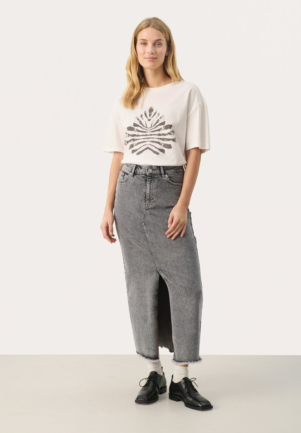 

Футболки с принтом JAMINA Part Two, цвет Tofu Grey Graphic Print