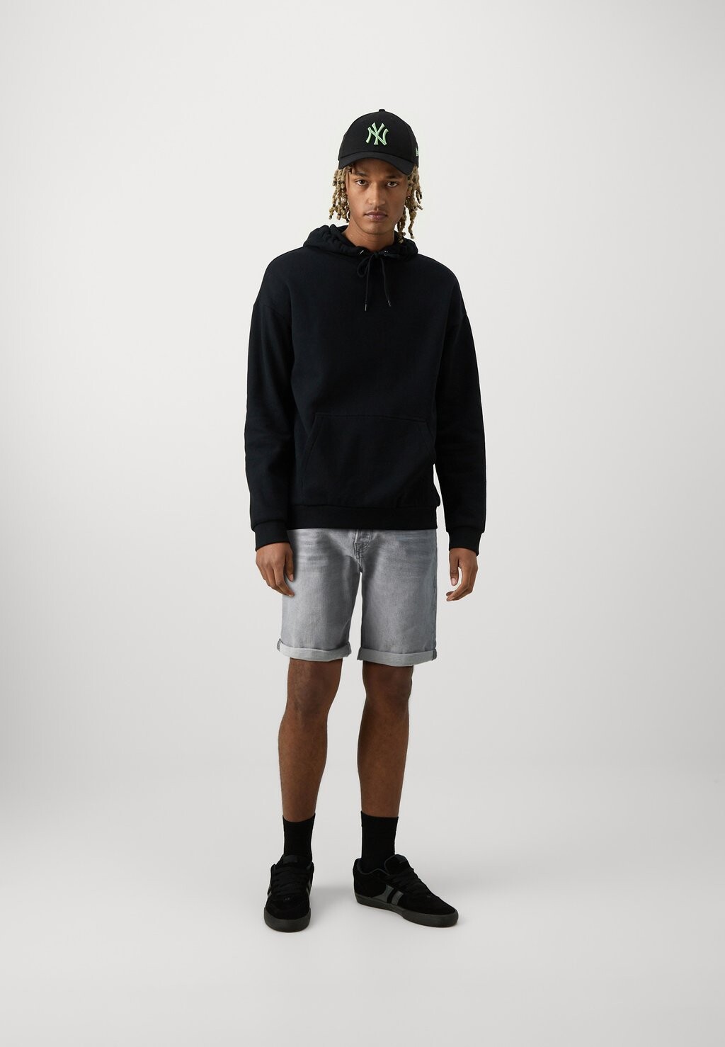 

Джинсовые шорты JJICHRIS JJWOOD Jack & Jones, серый деним