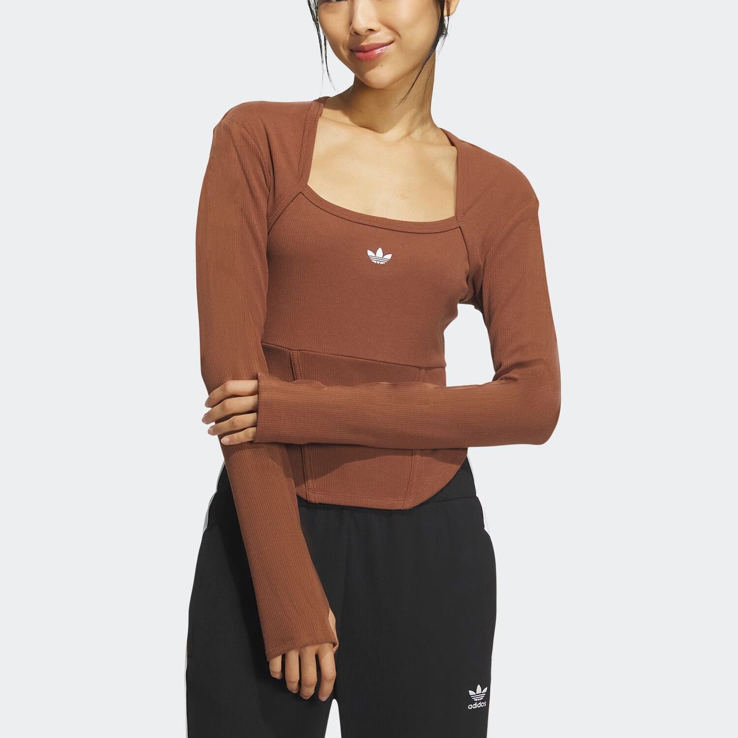 

Adidas Originals Женская футболка, цвет Brown