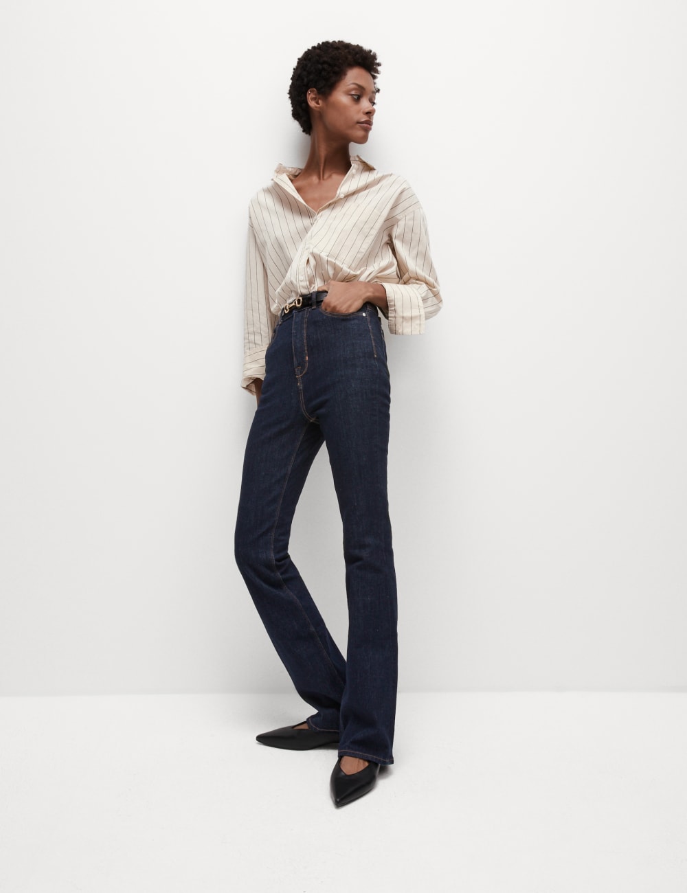 

Джинсы Magic Shaping Slim Flare с высокой талией Marks & Spencer, цвет Indigo mix