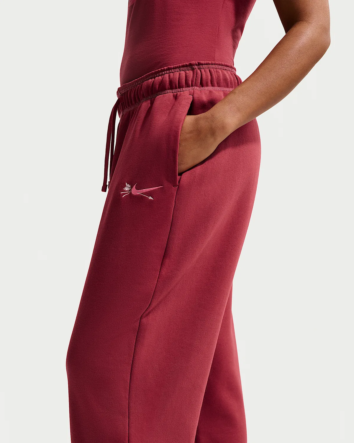 Женские свободные спортивные штаны Nike Sportswear Club Fleece со средней посадкой, Team Crimson/Peony — фото 3