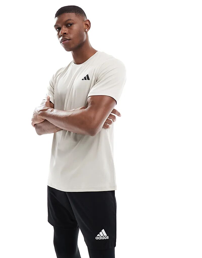

Футболка Adidas Training Essentials в камне adidas performance