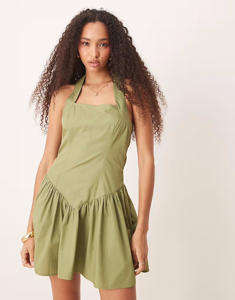 

Мини-платье ASOS DESIGN с бретелью через шею и оборкой по низу цвета стираного хаки