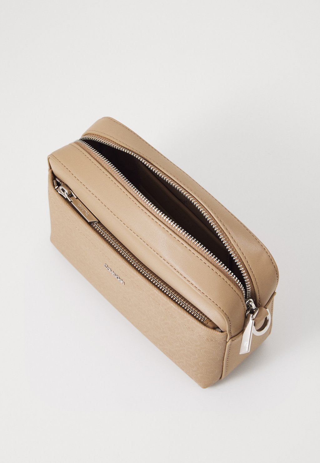 

Сумка MUST CAMERA BAG MONO Calvin Klein, бежевый