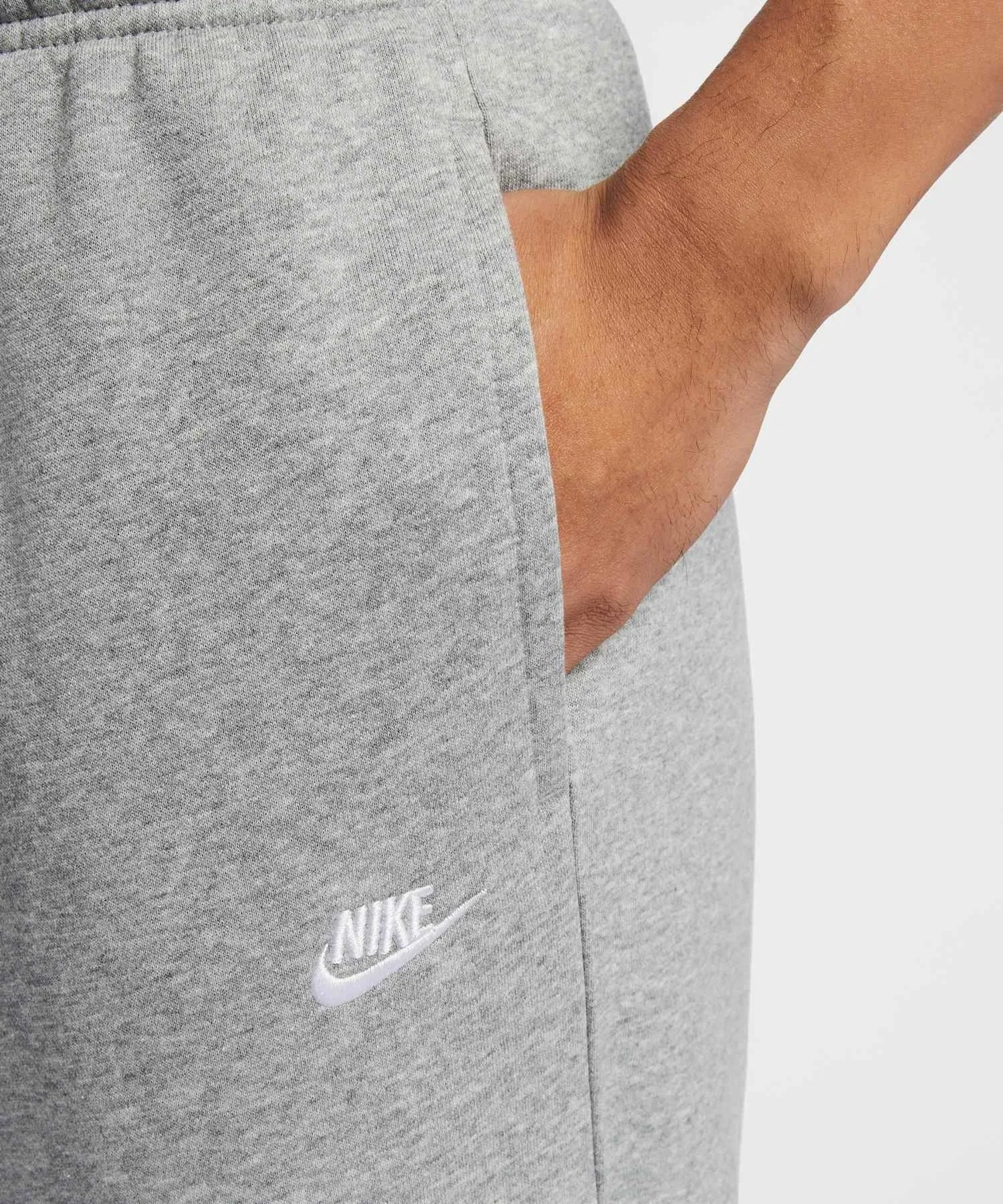 Мужские брюки Nike Club из французской махровой ткани с открытым низом, модель HQ4423-063, темно-серый меланж. — фото 4