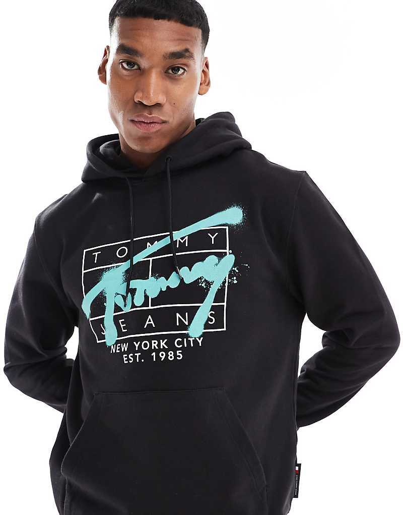 

Черная худи Tommy Jeans с фирменным логотипом в стиле граффити