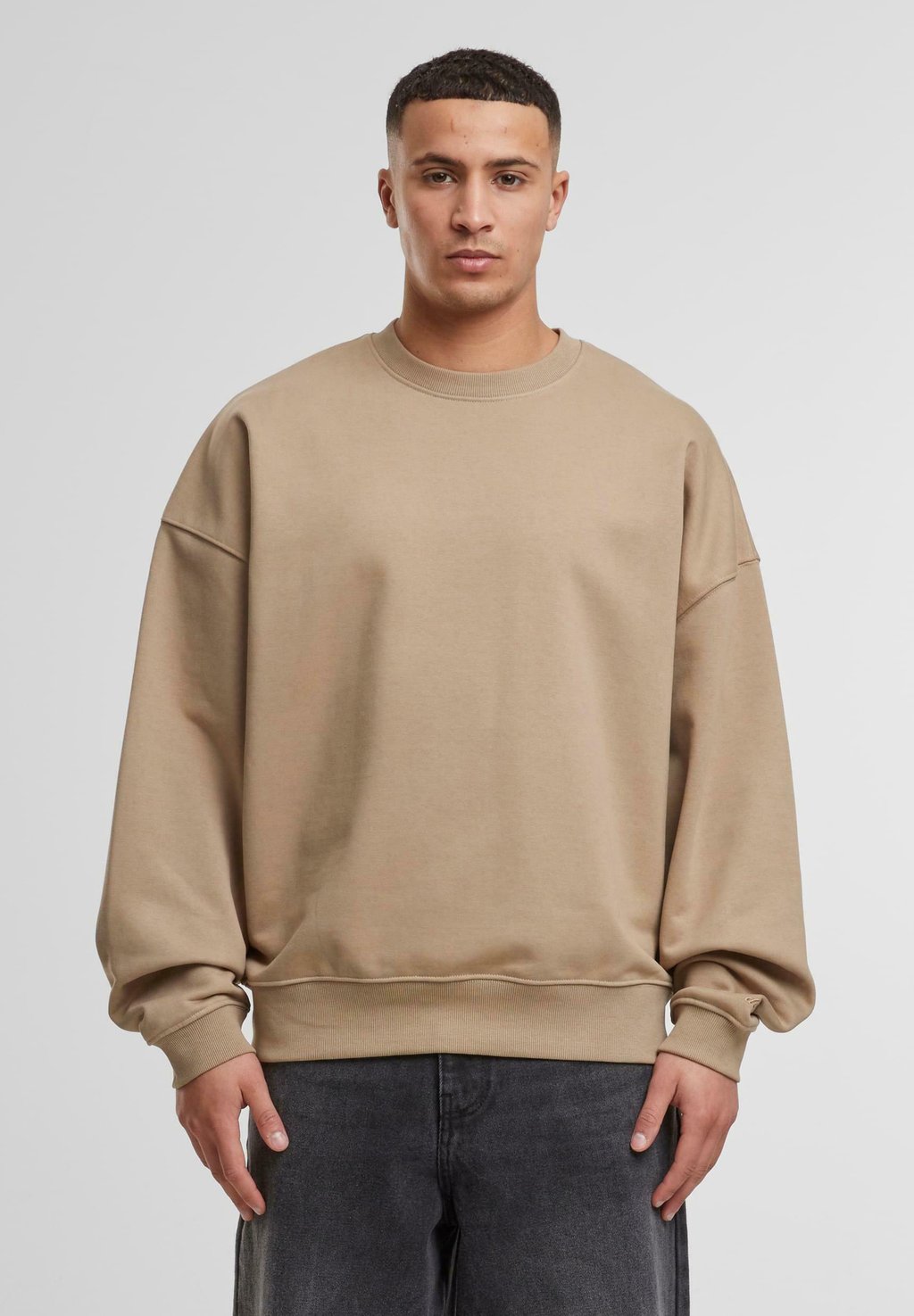 

Толстовка BASIC CREWNECK DEF, коричневый