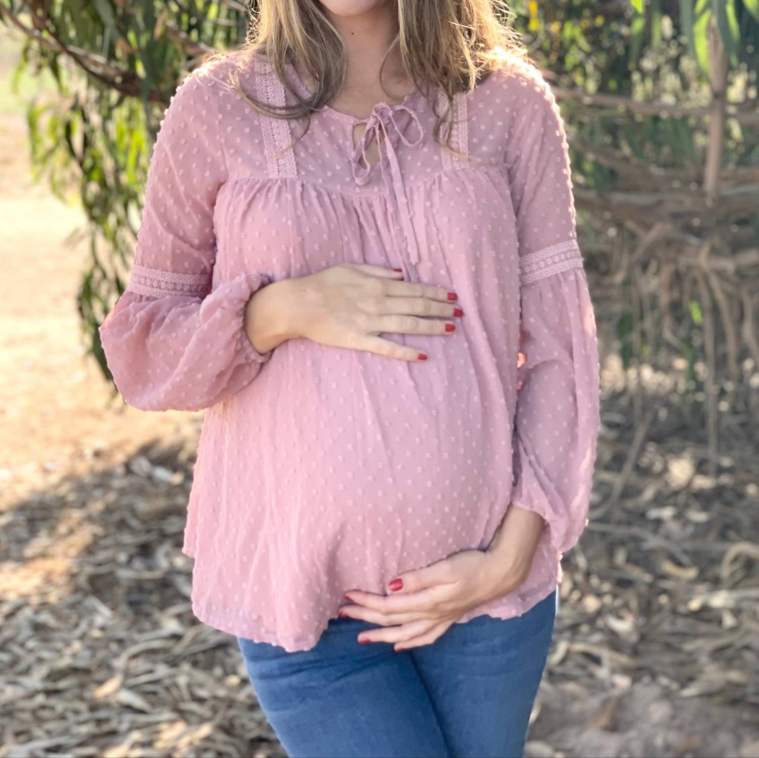 

Швейцарская кружевная блузка в горошек розового цвета Liv Maternity