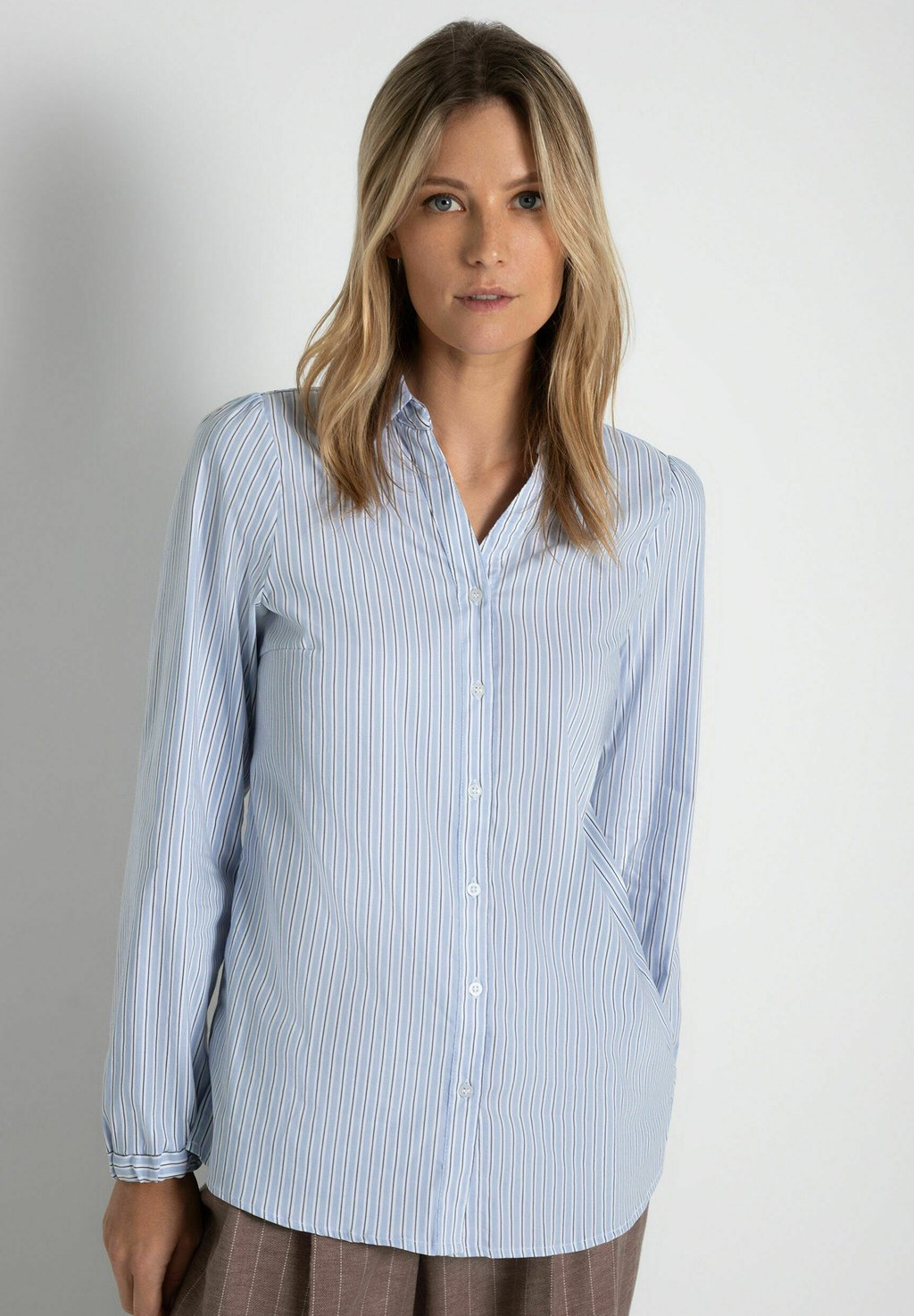 

Блузка на пуговицах STRIPED More & More, светло-голубой
