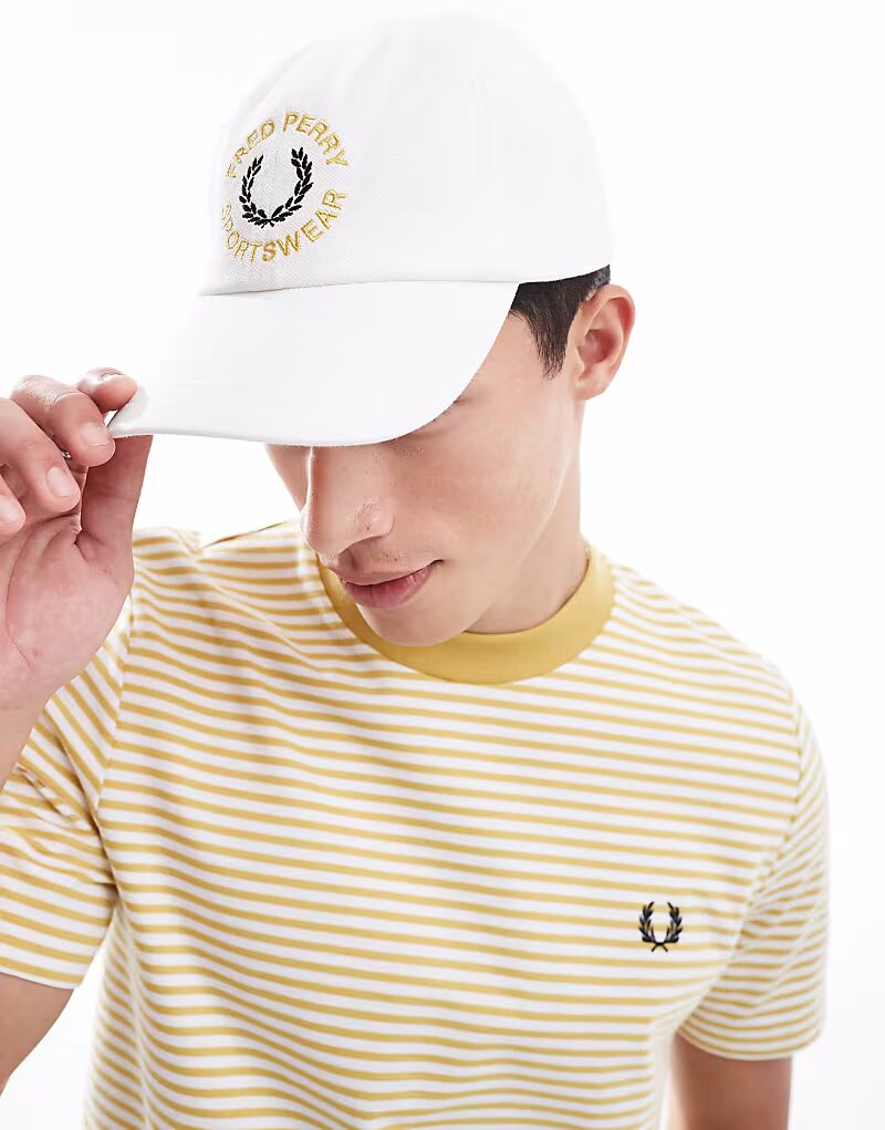 

Кепка Fred Perry sportwear с графическим принтом белого цвета