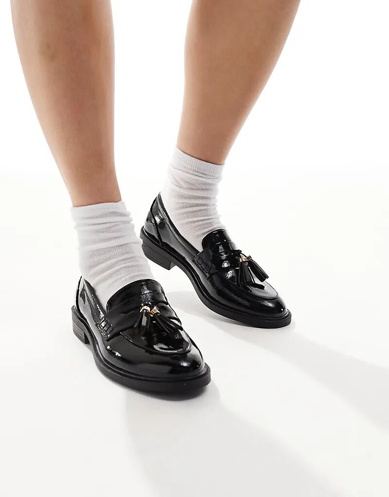 Лоферы Schuh Lane с кисточками, черные лакированные