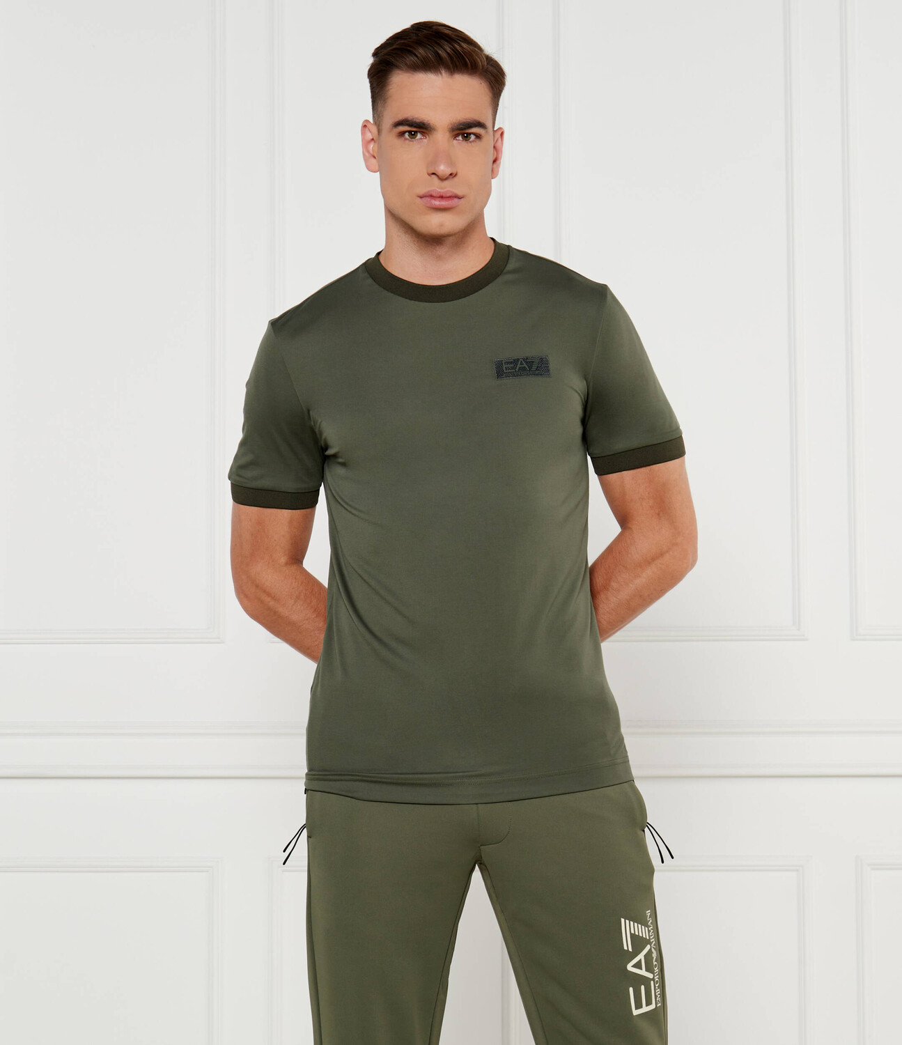 

Футболка EA7 Regular Fit, оливково-зеленый
