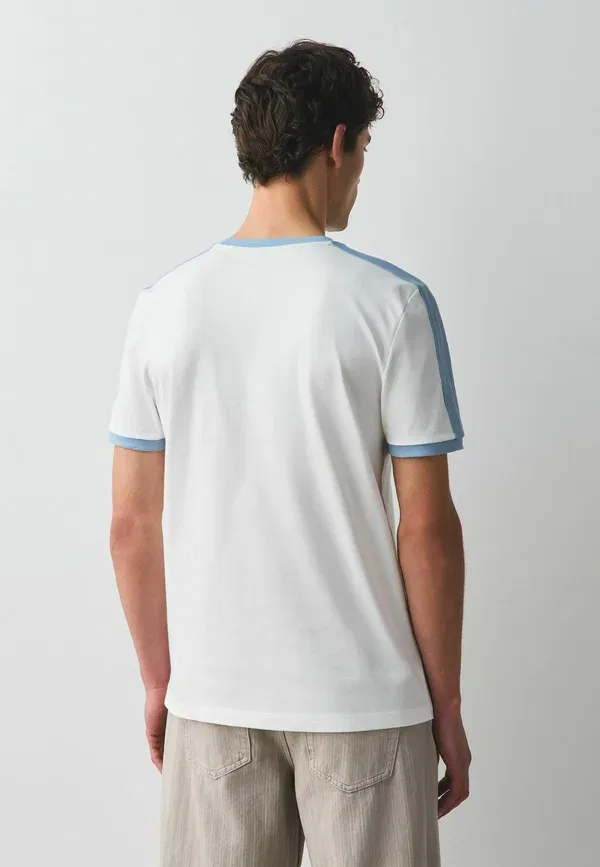 Футболка Regular Fit Next, over arm stripe ringer t-shirt, цвет экрю-бело-голубой — фото 3