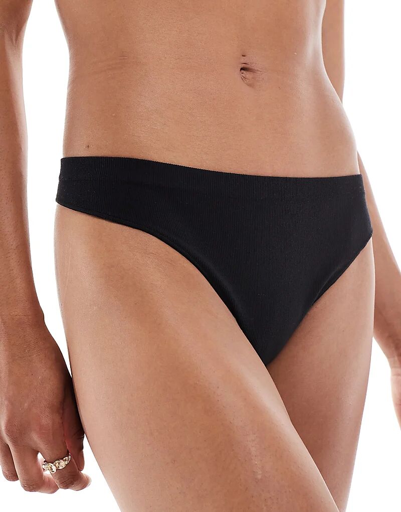 

бесшовные стринги черного цвета