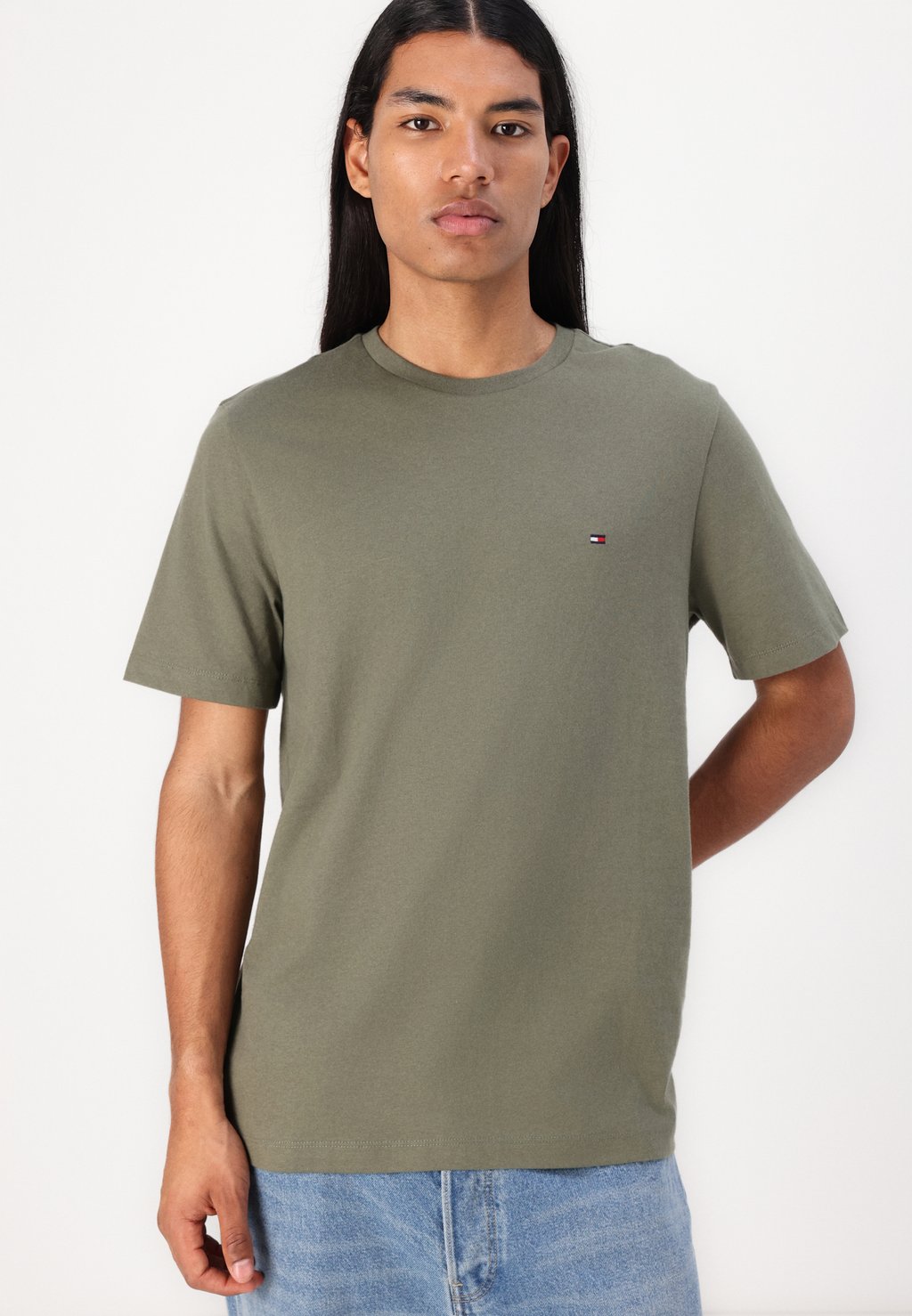 Базовая футболка SEASONAL SOLID TEE Tommy Hilfiger, темно-зеленый — фото 4