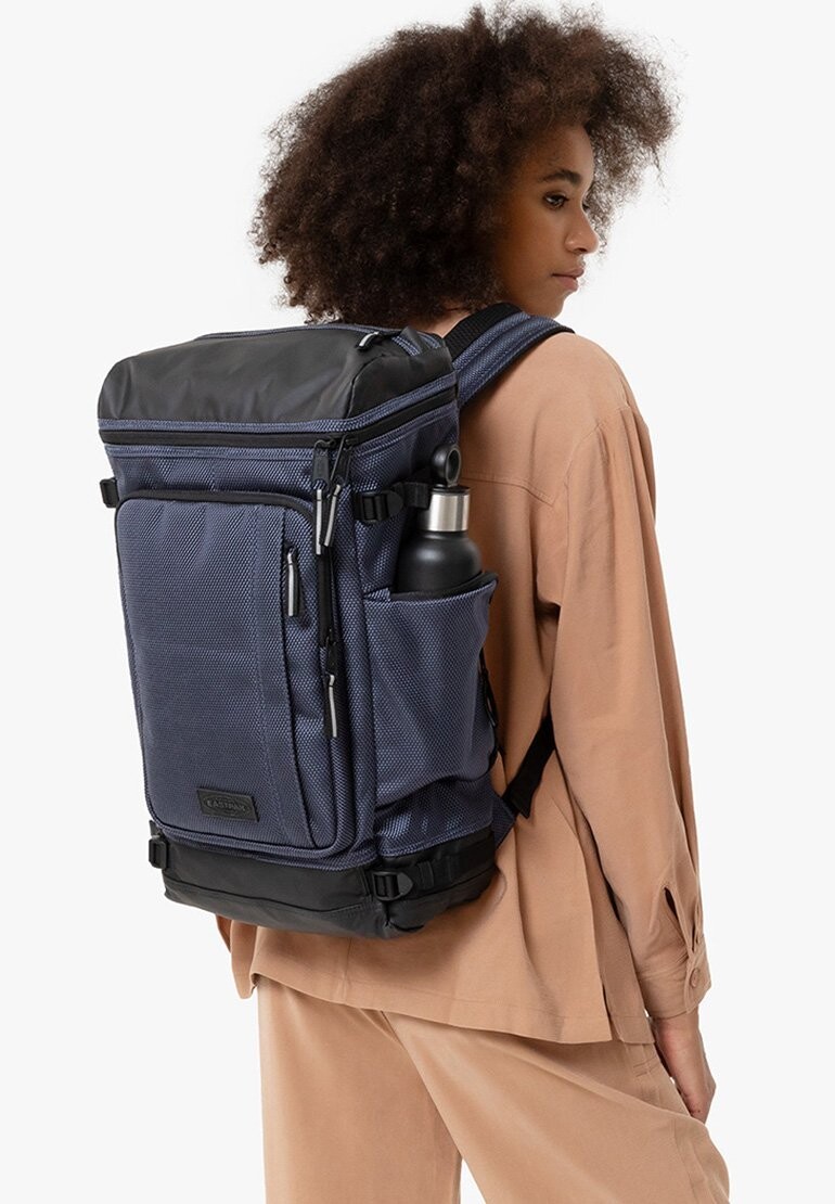 

Рюкзак TECUM TOP 49 CM LAPTOPFACH Eastpak, цвет cnnct accent marine